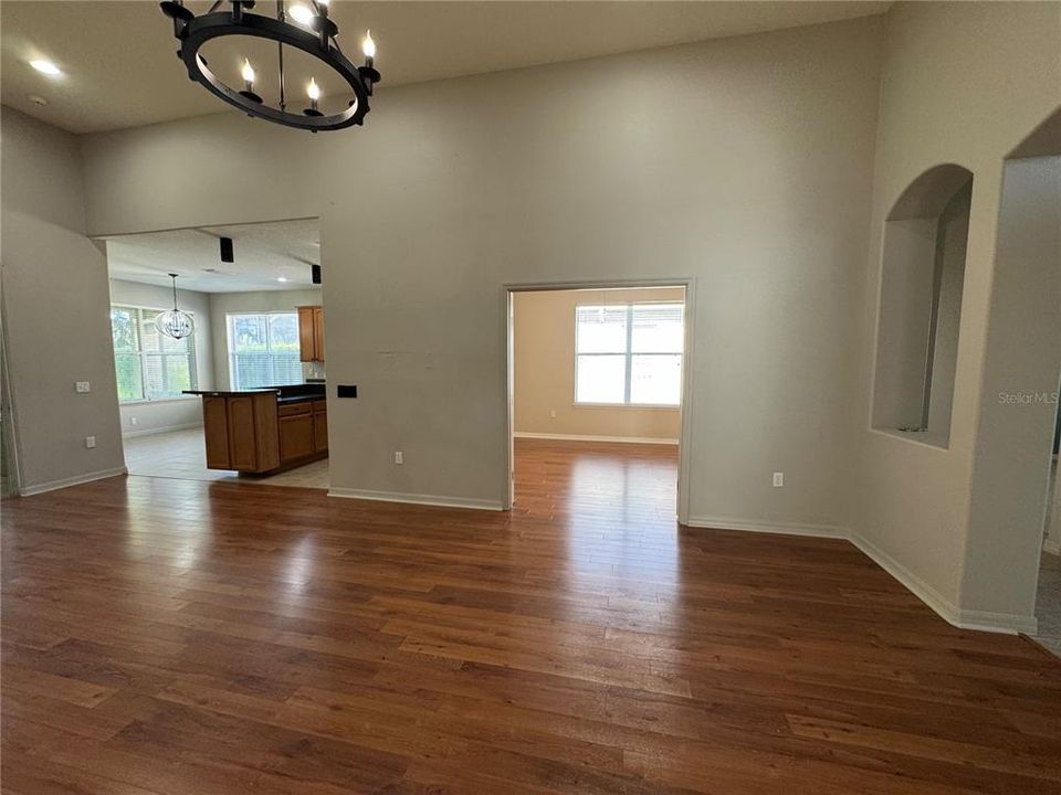 For Rent: $2,400 (3 beds, 3 baths, 2039 Square Feet)