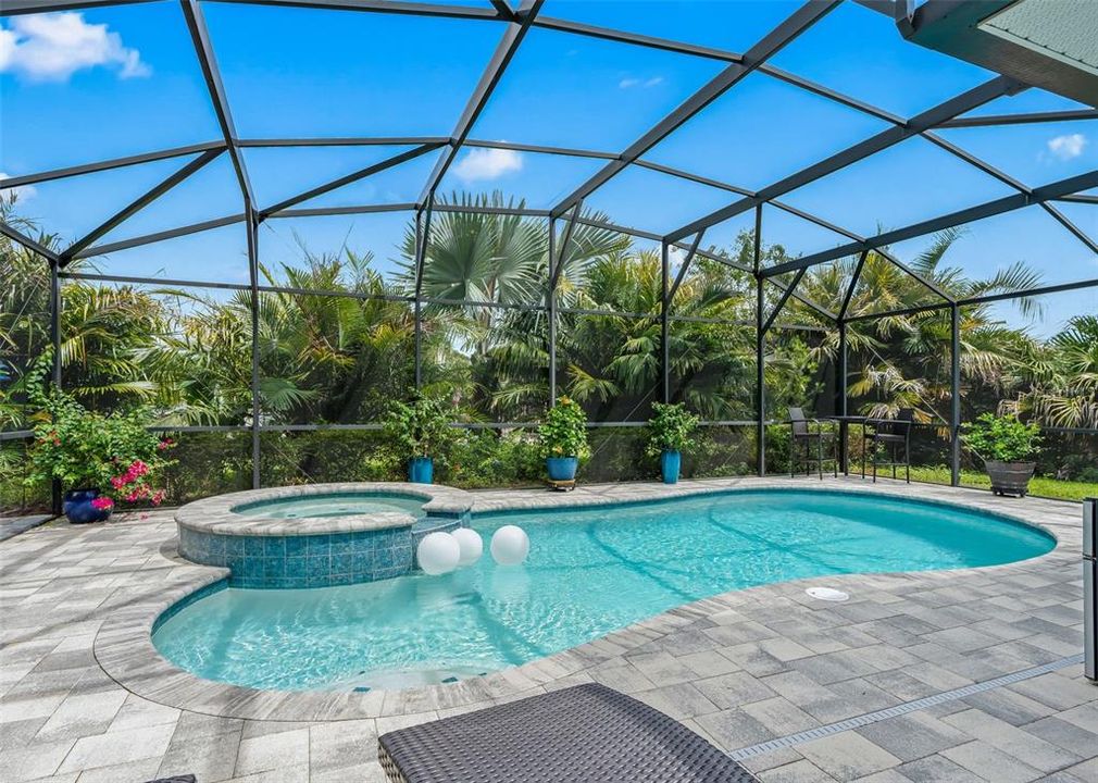 En Venta: $780,000 (4 camas, 3 baños, 2615 Pies cuadrados)