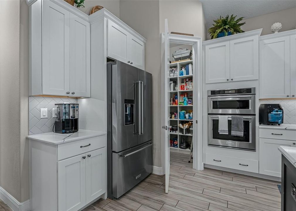 En Venta: $780,000 (4 camas, 3 baños, 2615 Pies cuadrados)