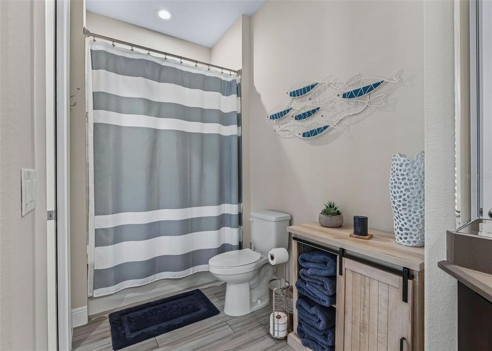 En Venta: $780,000 (4 camas, 3 baños, 2615 Pies cuadrados)