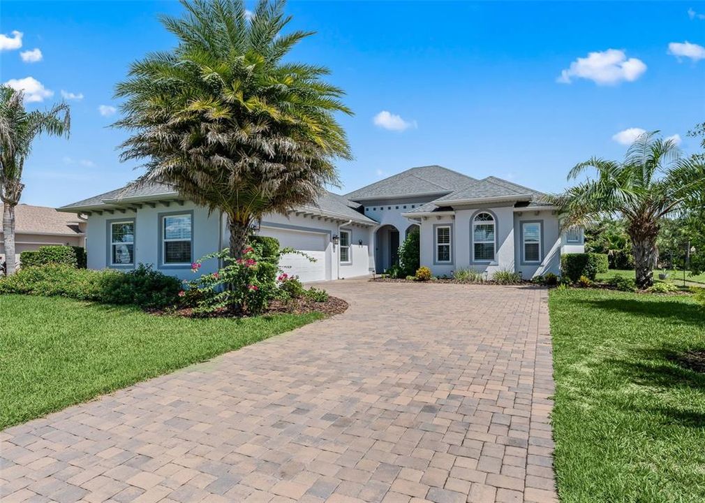 En Venta: $780,000 (4 camas, 3 baños, 2615 Pies cuadrados)