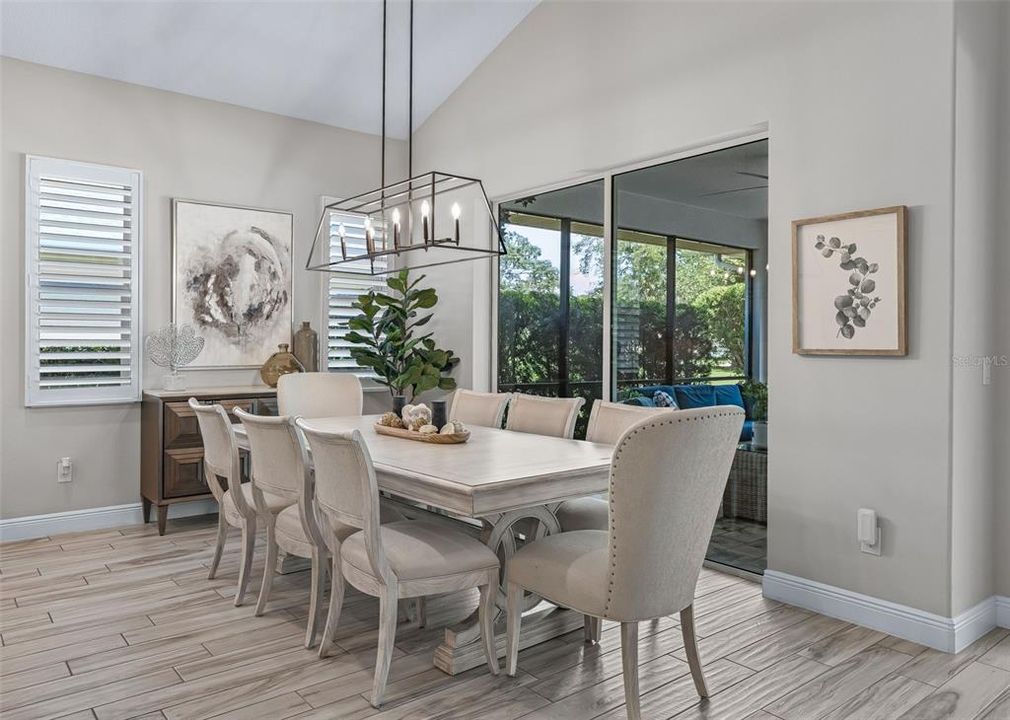 En Venta: $780,000 (4 camas, 3 baños, 2615 Pies cuadrados)