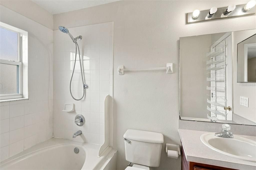 На продажу: $479,900 (6 спален, 4 ванн, 2725 Квадратных фут)