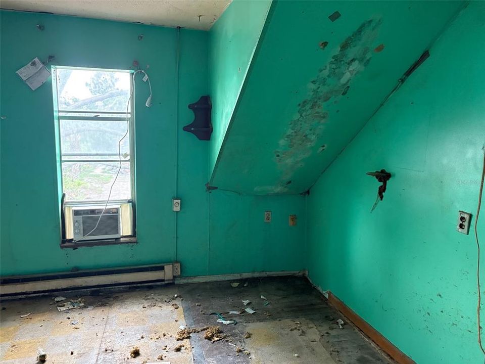 На продажу: $175,000 (3 спален, 1 ванн, 1882 Квадратных фут)