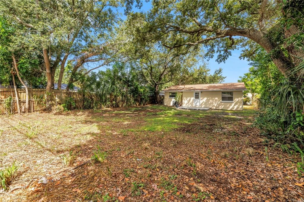 For Sale: $335,000 (3 beds, 1 baths, 804 Square Feet)