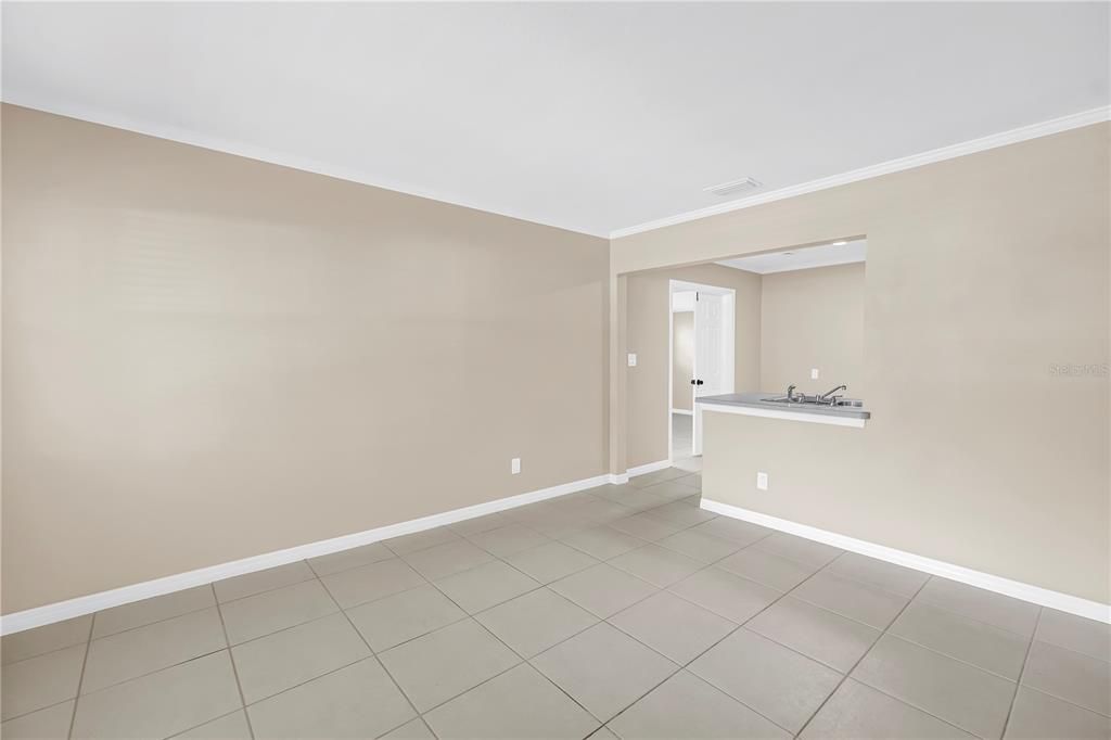 For Sale: $335,000 (3 beds, 1 baths, 804 Square Feet)