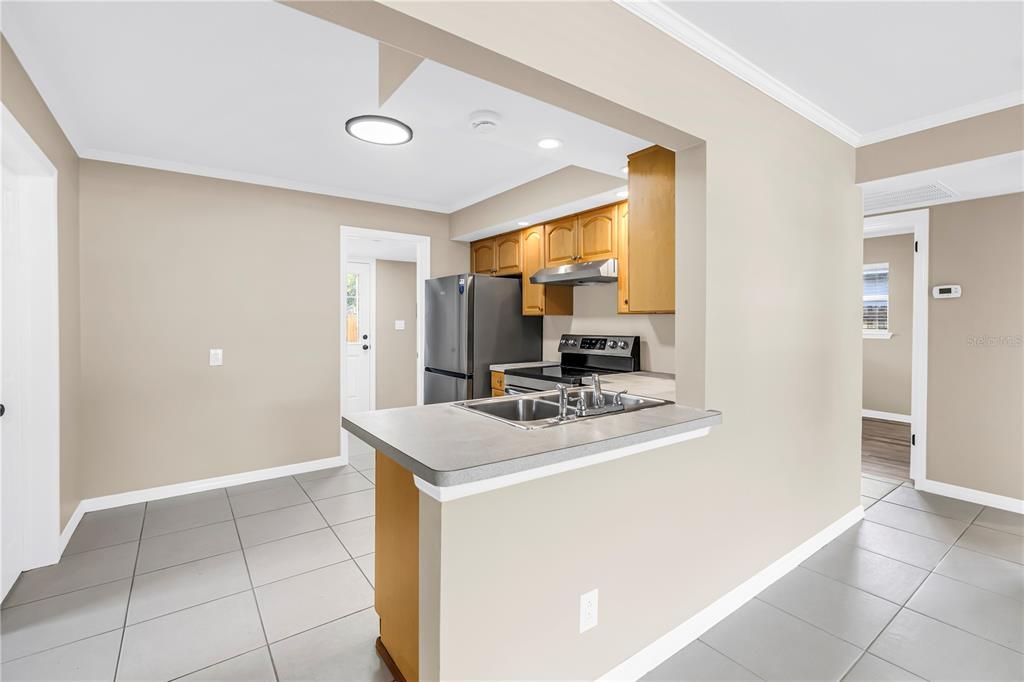 For Sale: $335,000 (3 beds, 1 baths, 804 Square Feet)