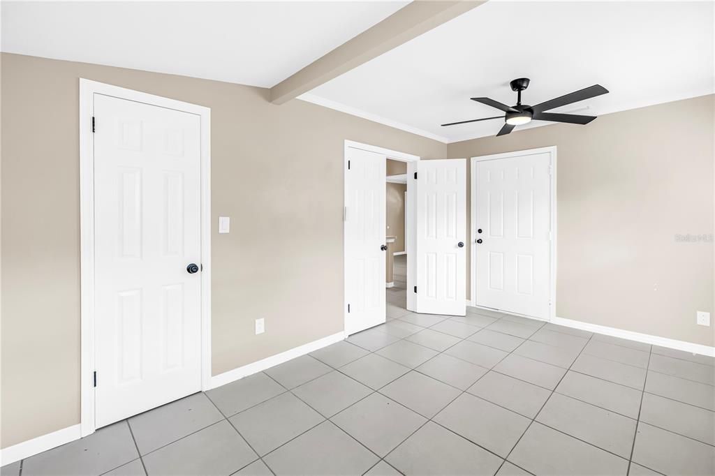 For Sale: $335,000 (3 beds, 1 baths, 804 Square Feet)