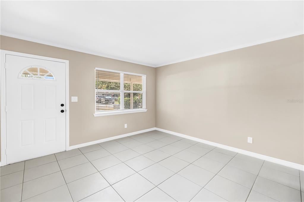 For Sale: $335,000 (3 beds, 1 baths, 804 Square Feet)