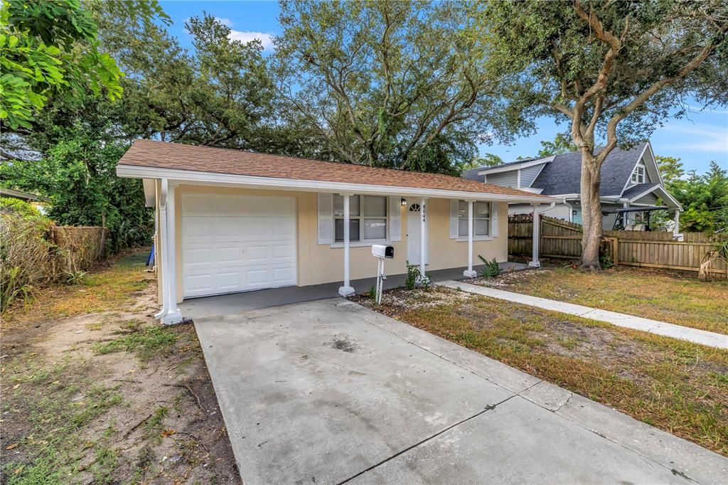 For Sale: $335,000 (3 beds, 1 baths, 804 Square Feet)