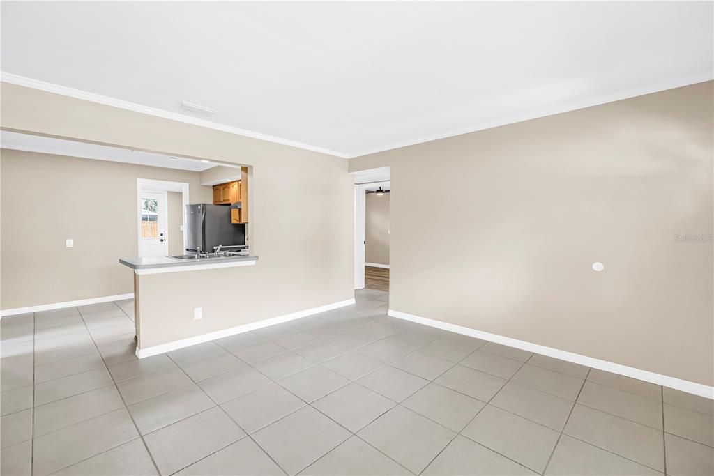 For Sale: $335,000 (3 beds, 1 baths, 804 Square Feet)