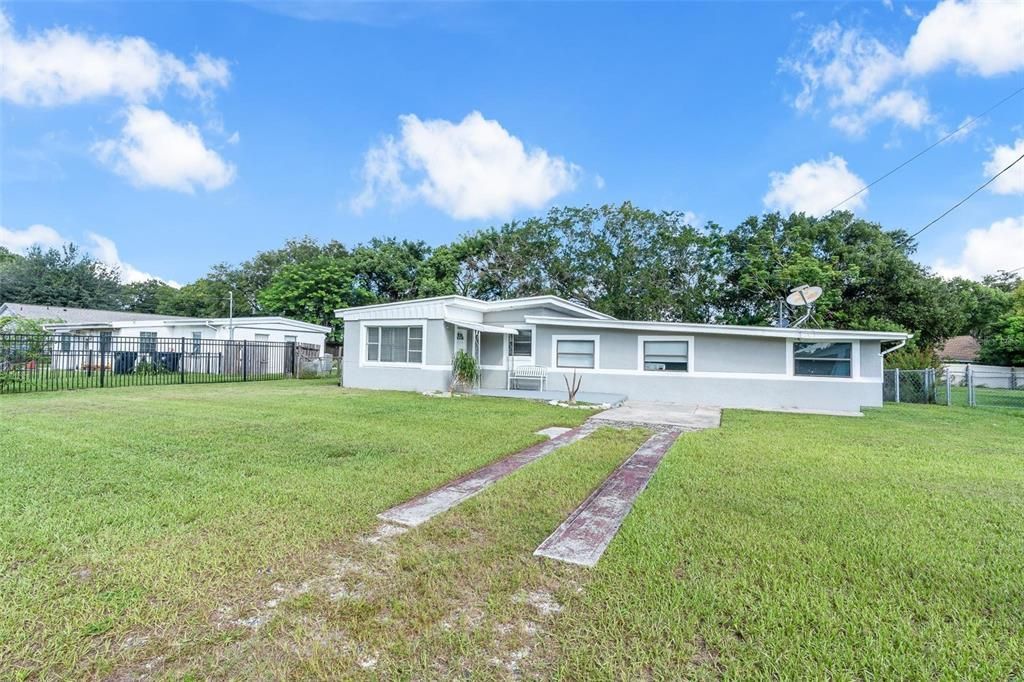 For Rent: $3,000 (3 beds, 2 baths, 1313 Square Feet)