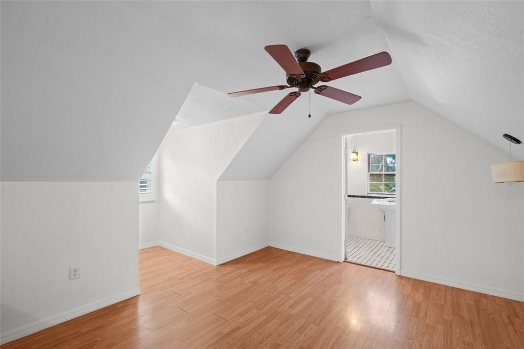 На продажу: $375,000 (4 спален, 2 ванн, 1399 Квадратных фут)