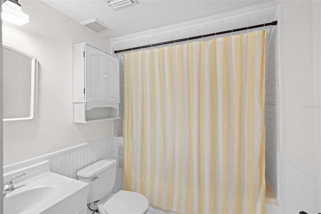 На продажу: $375,000 (4 спален, 2 ванн, 1399 Квадратных фут)