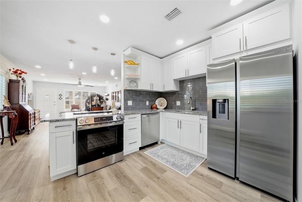 For Sale: $255,000 (2 beds, 2 baths, 1400 Square Feet)
