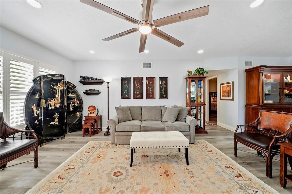 For Sale: $255,000 (2 beds, 2 baths, 1400 Square Feet)