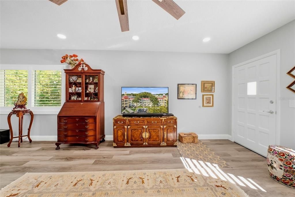 For Sale: $255,000 (2 beds, 2 baths, 1400 Square Feet)