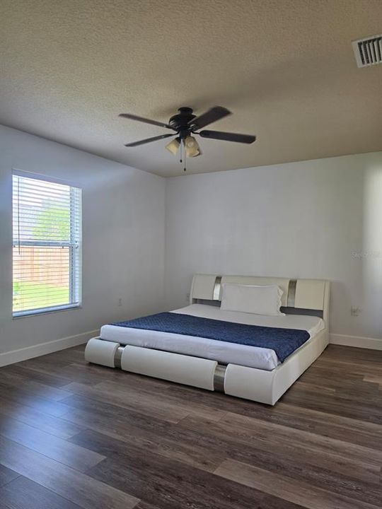 For Sale: $289,900 (3 beds, 2 baths, 1636 Square Feet)