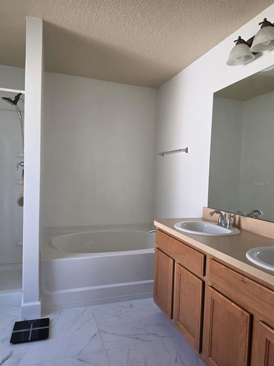 For Sale: $289,900 (3 beds, 2 baths, 1636 Square Feet)