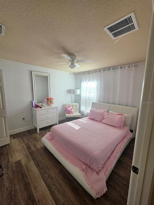 For Sale: $289,900 (3 beds, 2 baths, 1636 Square Feet)
