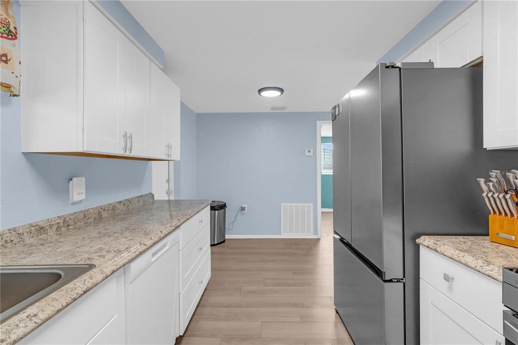 На продажу: $249,900 (3 спален, 1 ванн, 1056 Квадратных фут)