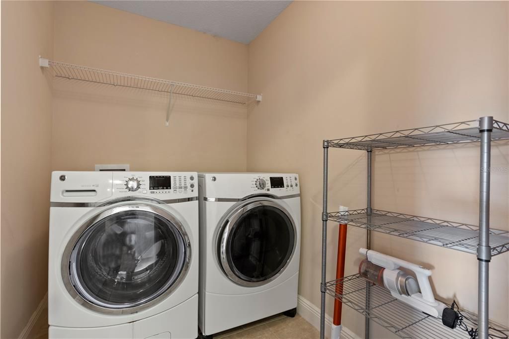 На продажу: $365,000 (3 спален, 2 ванн, 2250 Квадратных фут)