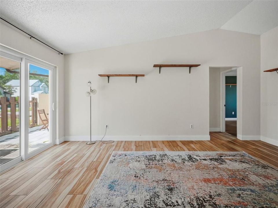 Active With Contract: $1,700 (2 beds, 2 baths, 1050 Square Feet)