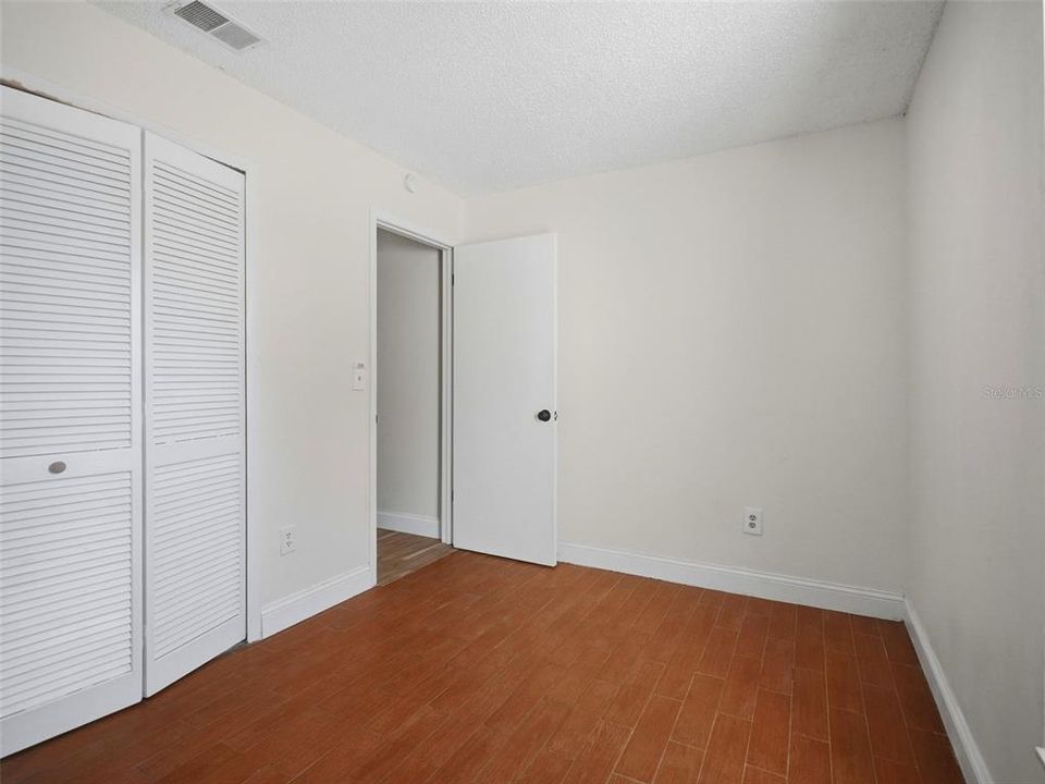 Active With Contract: $1,700 (2 beds, 2 baths, 1050 Square Feet)
