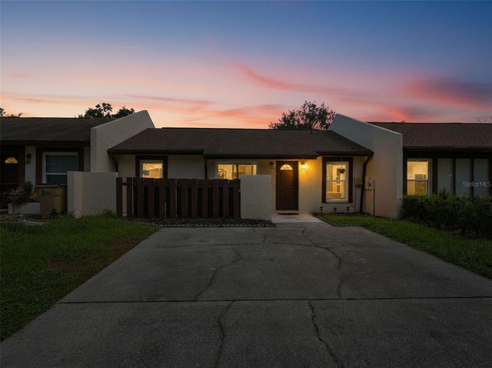 Active With Contract: $1,700 (2 beds, 2 baths, 1050 Square Feet)