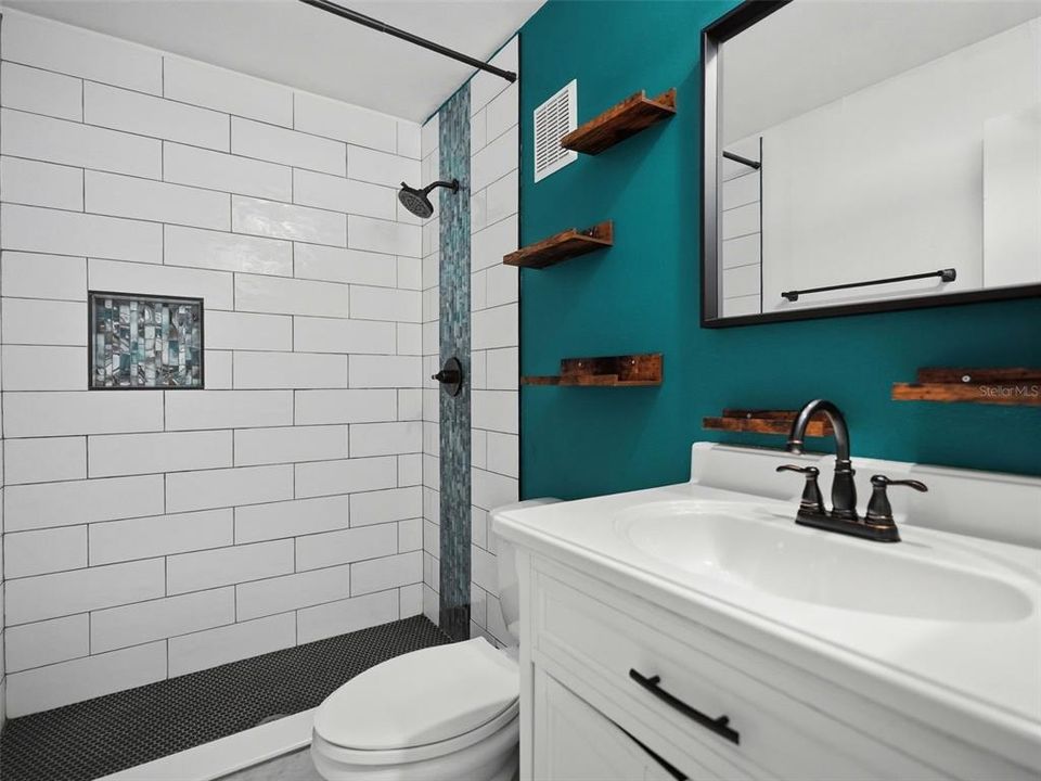 Active With Contract: $1,700 (2 beds, 2 baths, 1050 Square Feet)