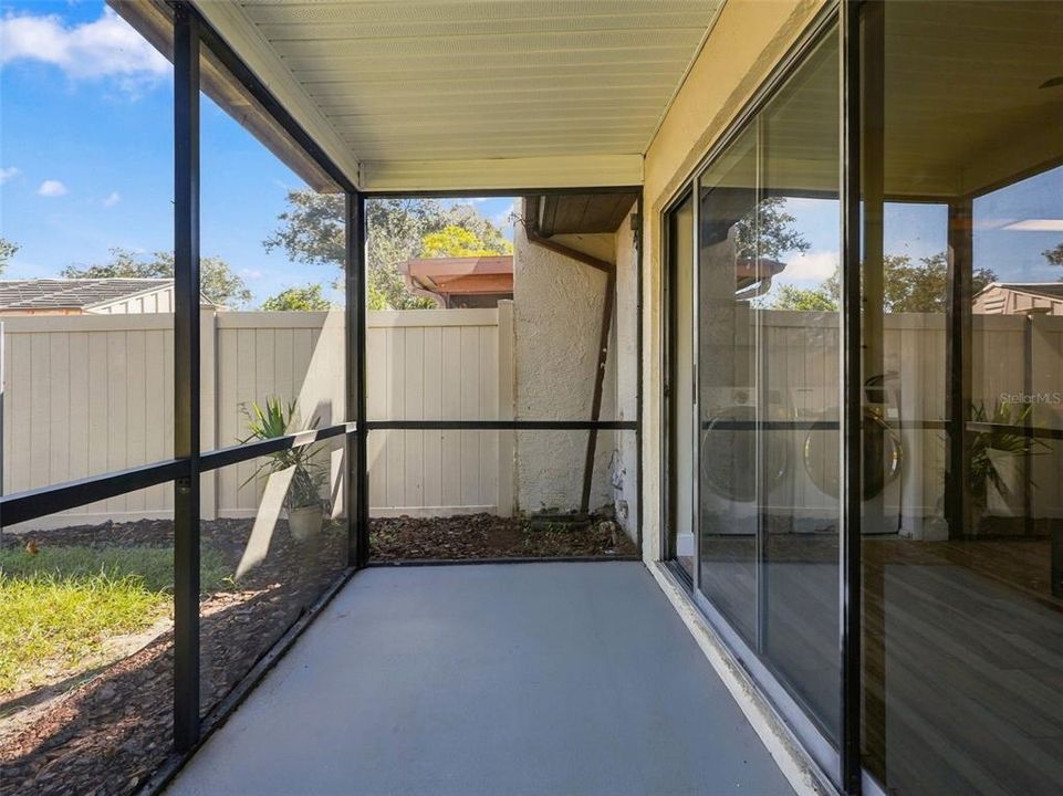 Active With Contract: $1,700 (2 beds, 2 baths, 1050 Square Feet)