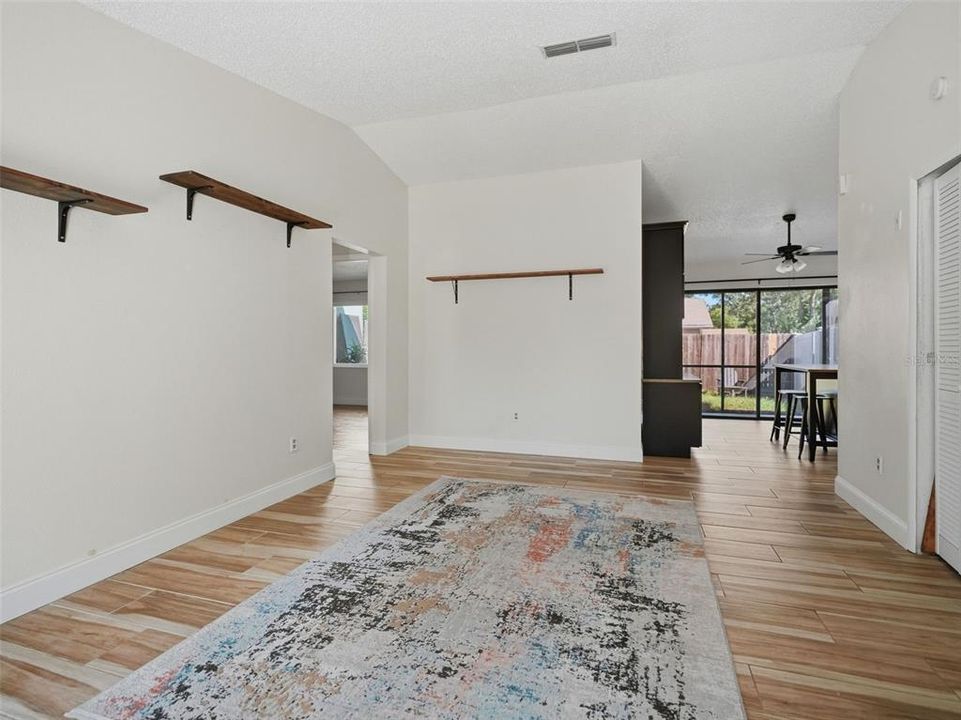 Active With Contract: $1,700 (2 beds, 2 baths, 1050 Square Feet)