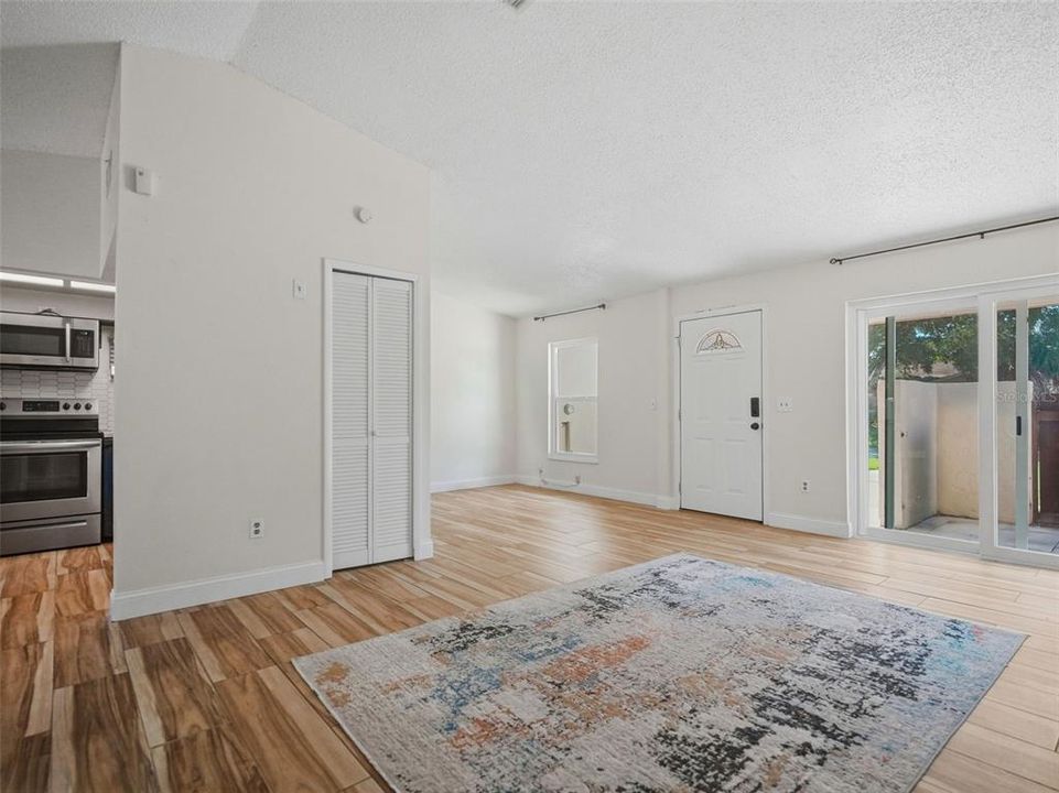 Active With Contract: $1,700 (2 beds, 2 baths, 1050 Square Feet)
