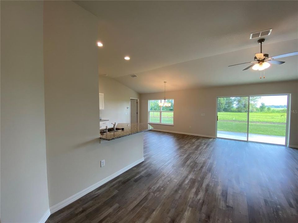 В аренду: $1,795 (3 спален, 2 ванн, 1692 Квадратных фут)