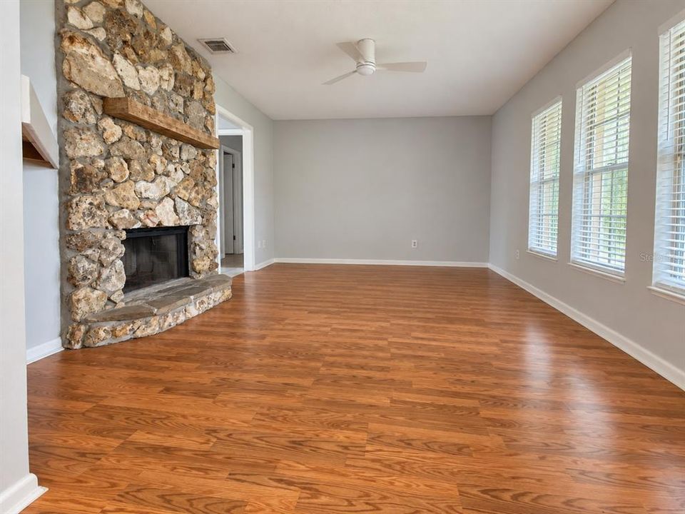 En Venta: $432,900 (3 camas, 2 baños, 1476 Pies cuadrados)