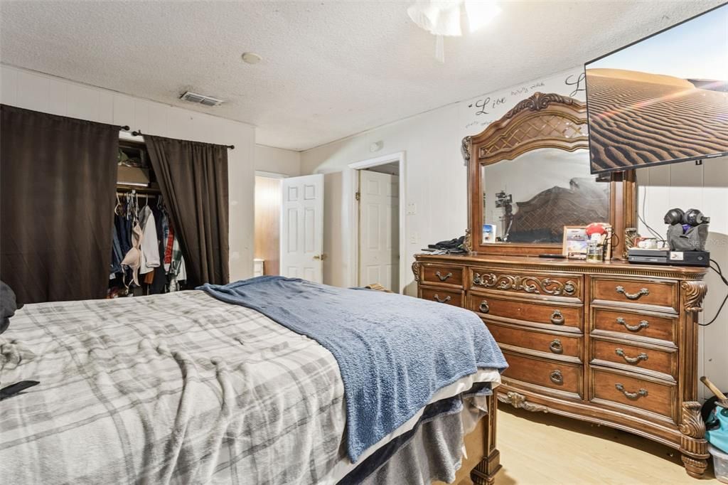 For Sale: $315,000 (4 beds, 3 baths, 1734 Square Feet)