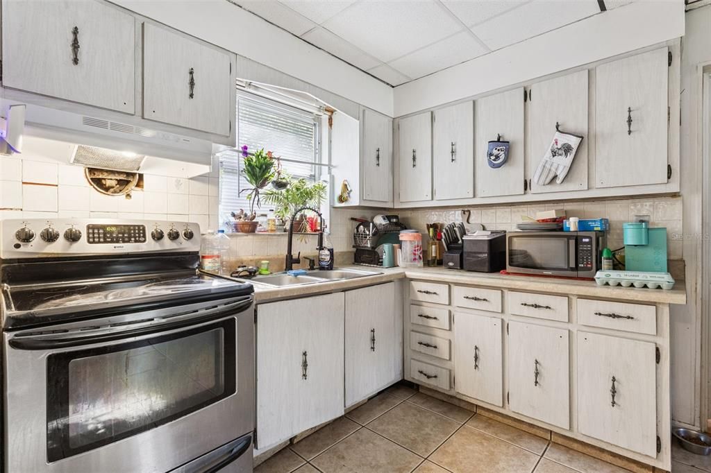 For Sale: $315,000 (4 beds, 3 baths, 1734 Square Feet)