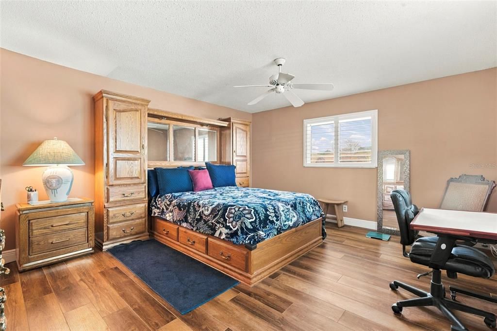 На продажу: $399,900 (3 спален, 2 ванн, 1862 Квадратных фут)