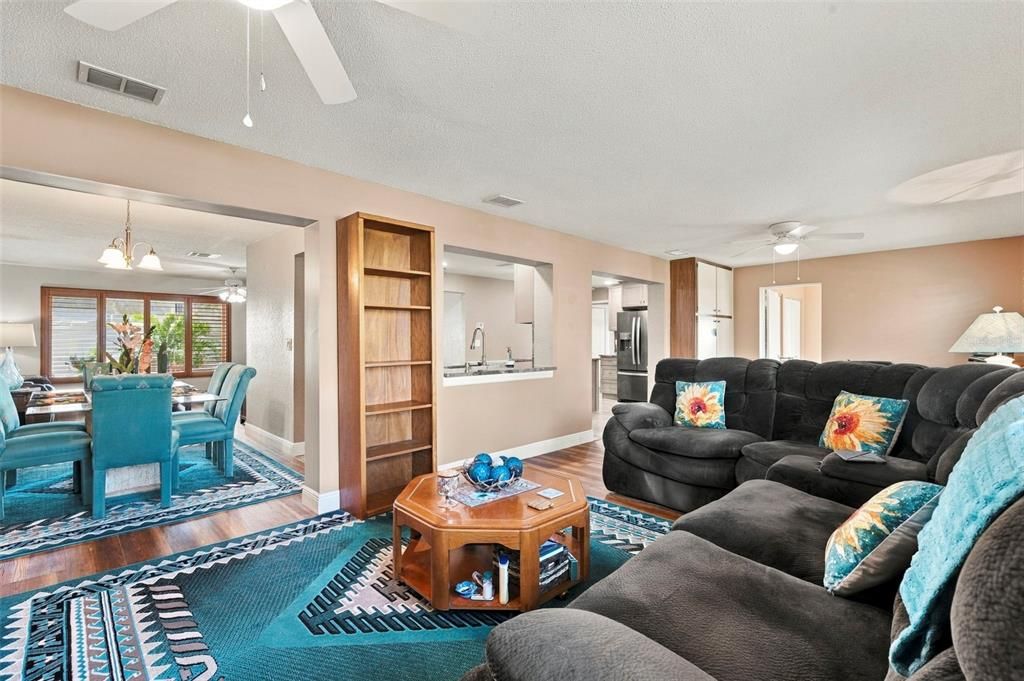 На продажу: $399,900 (3 спален, 2 ванн, 1862 Квадратных фут)