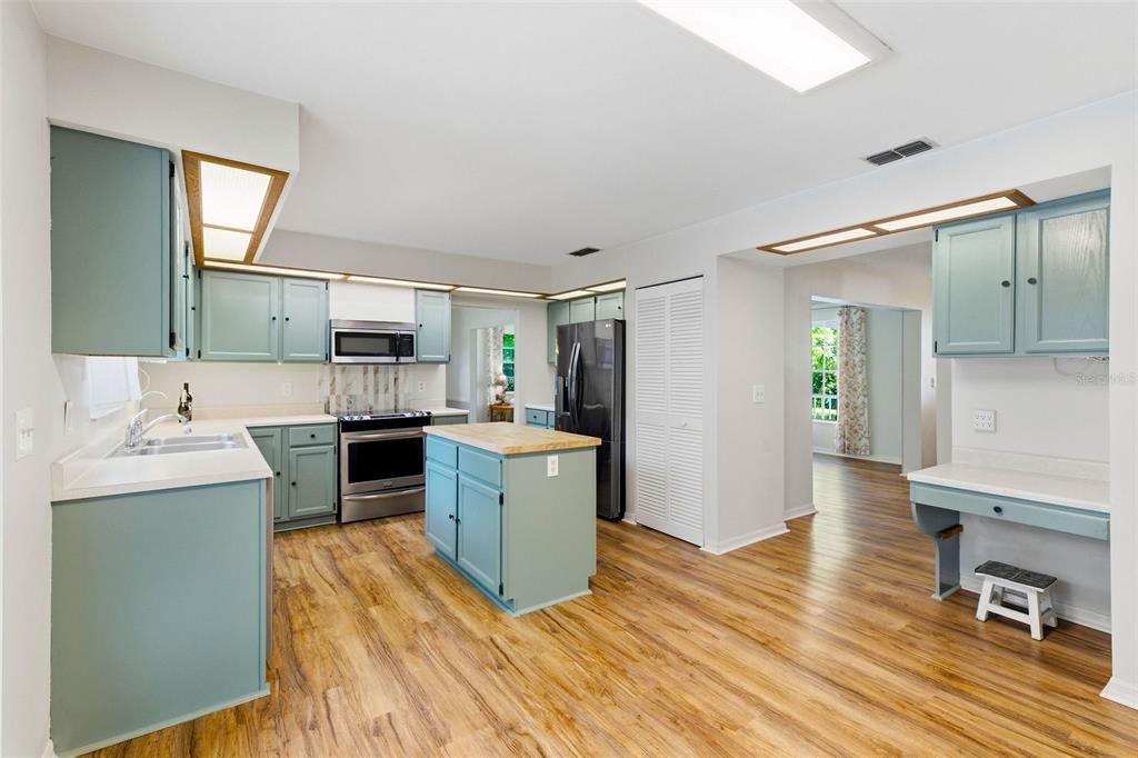 En Venta: $899,000 (5 camas, 3 baños, 3420 Pies cuadrados)