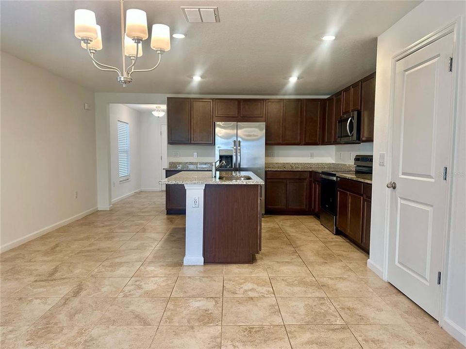 For Sale: $279,000 (3 beds, 2 baths, 1320 Square Feet)