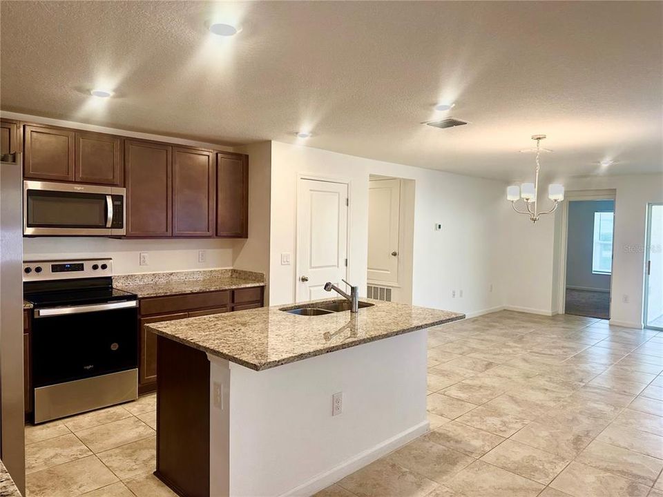 For Sale: $279,000 (3 beds, 2 baths, 1320 Square Feet)