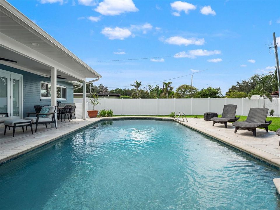For Sale: $919,000 (4 beds, 3 baths, 2047 Square Feet)