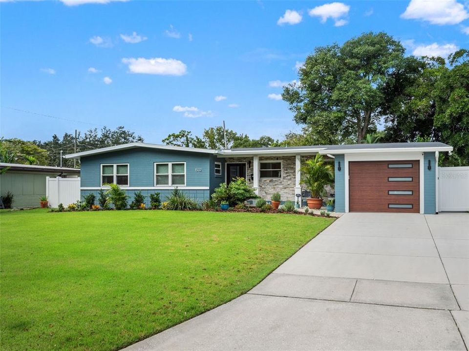 For Sale: $919,000 (4 beds, 3 baths, 2047 Square Feet)
