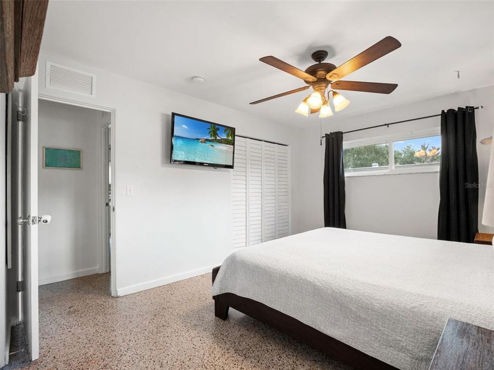 For Sale: $919,000 (4 beds, 3 baths, 2047 Square Feet)