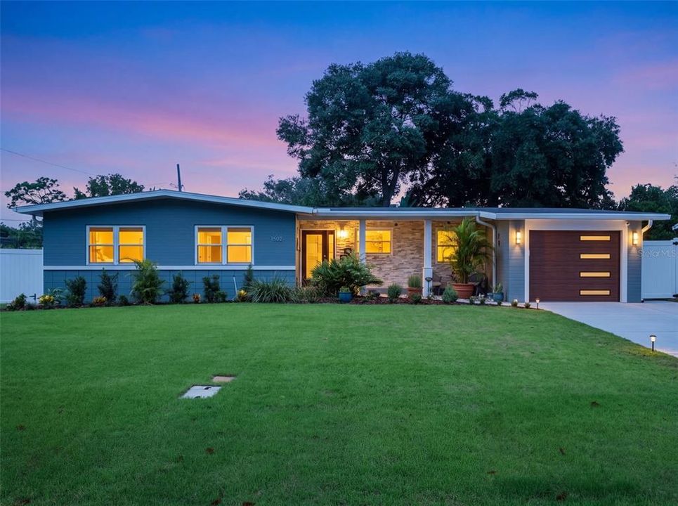 For Sale: $919,000 (4 beds, 3 baths, 2047 Square Feet)
