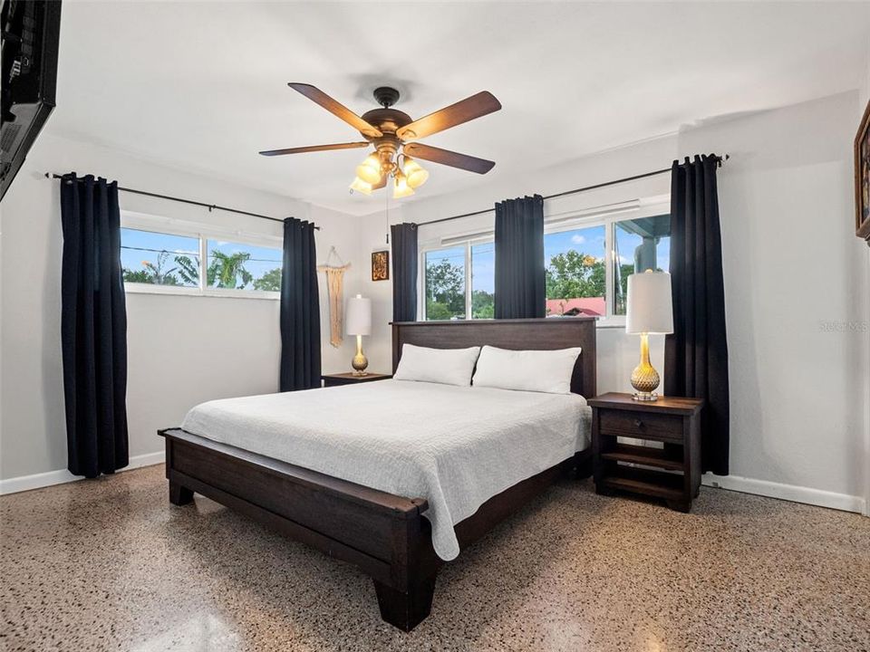 For Sale: $919,000 (4 beds, 3 baths, 2047 Square Feet)