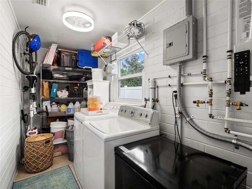 For Sale: $919,000 (4 beds, 3 baths, 2047 Square Feet)