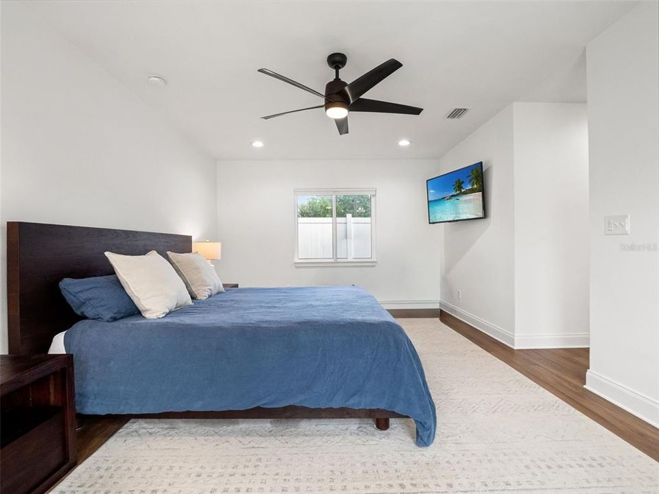 For Sale: $919,000 (4 beds, 3 baths, 2047 Square Feet)
