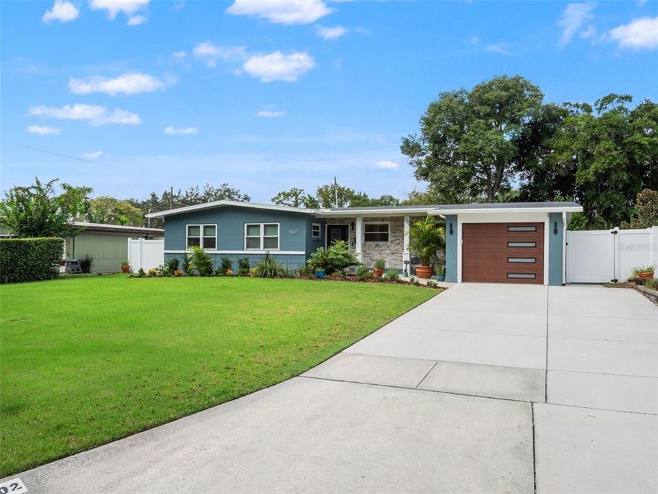 For Sale: $919,000 (4 beds, 3 baths, 2047 Square Feet)